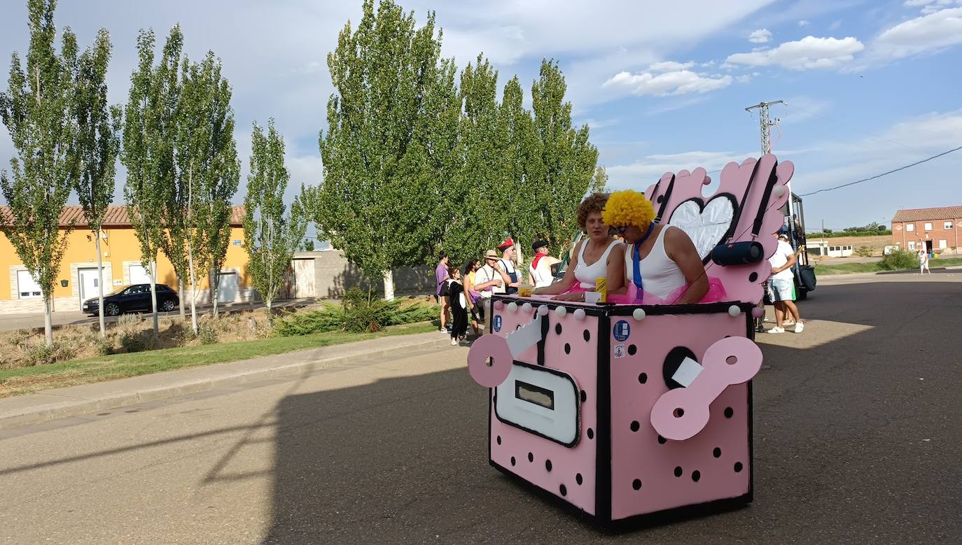 La localidad celebra su fiesta de la alubia con un gran desfile de carrozas llenas de color y nueva normalidad