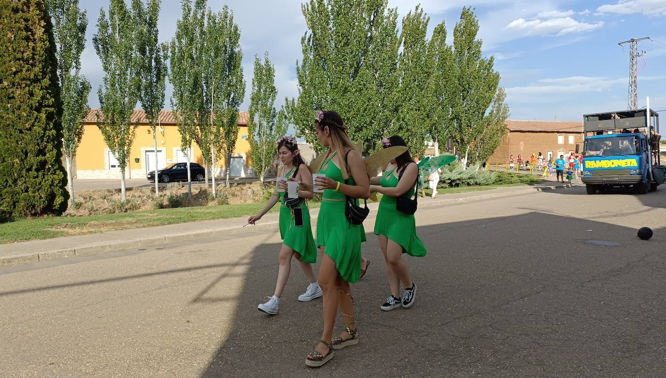 La localidad celebra su fiesta de la alubia con un gran desfile de carrozas llenas de color y nueva normalidad