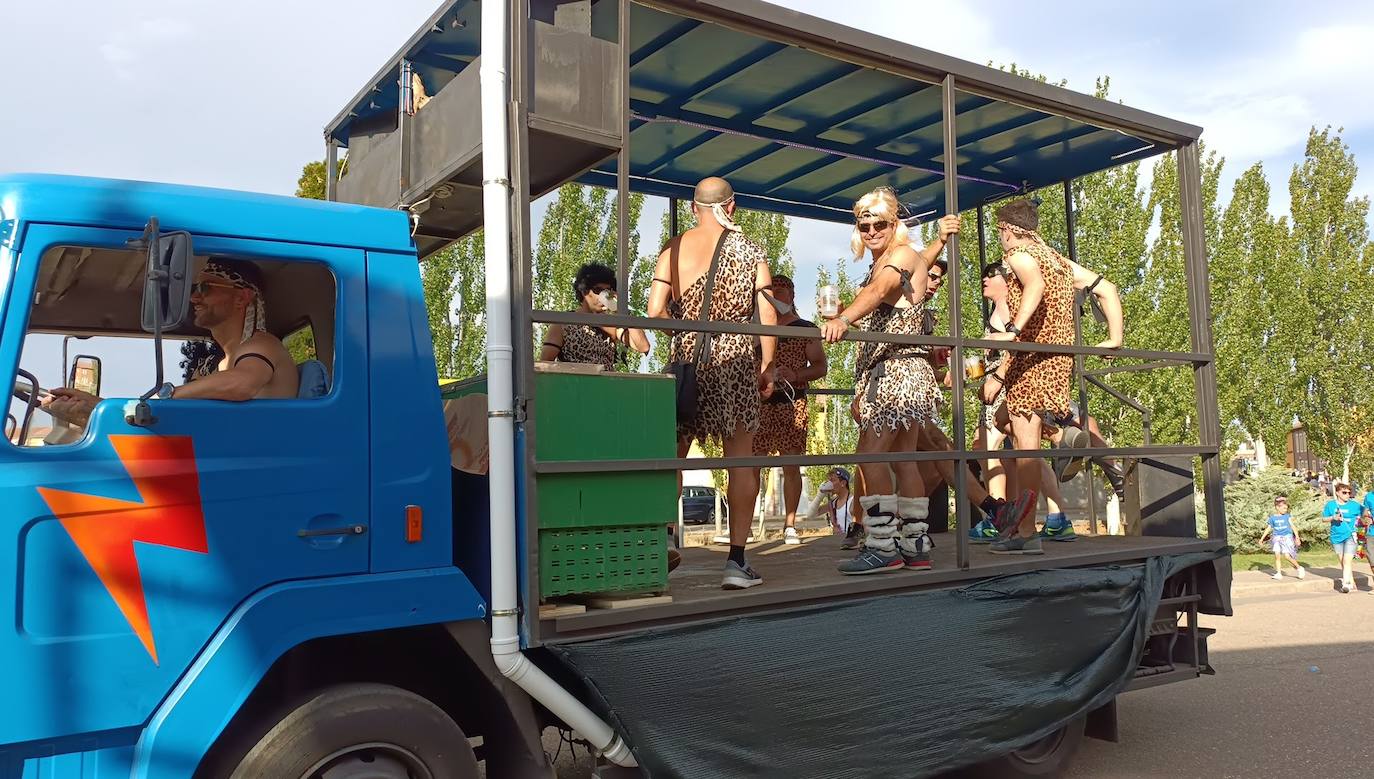 La localidad celebra su fiesta de la alubia con un gran desfile de carrozas llenas de color y nueva normalidad