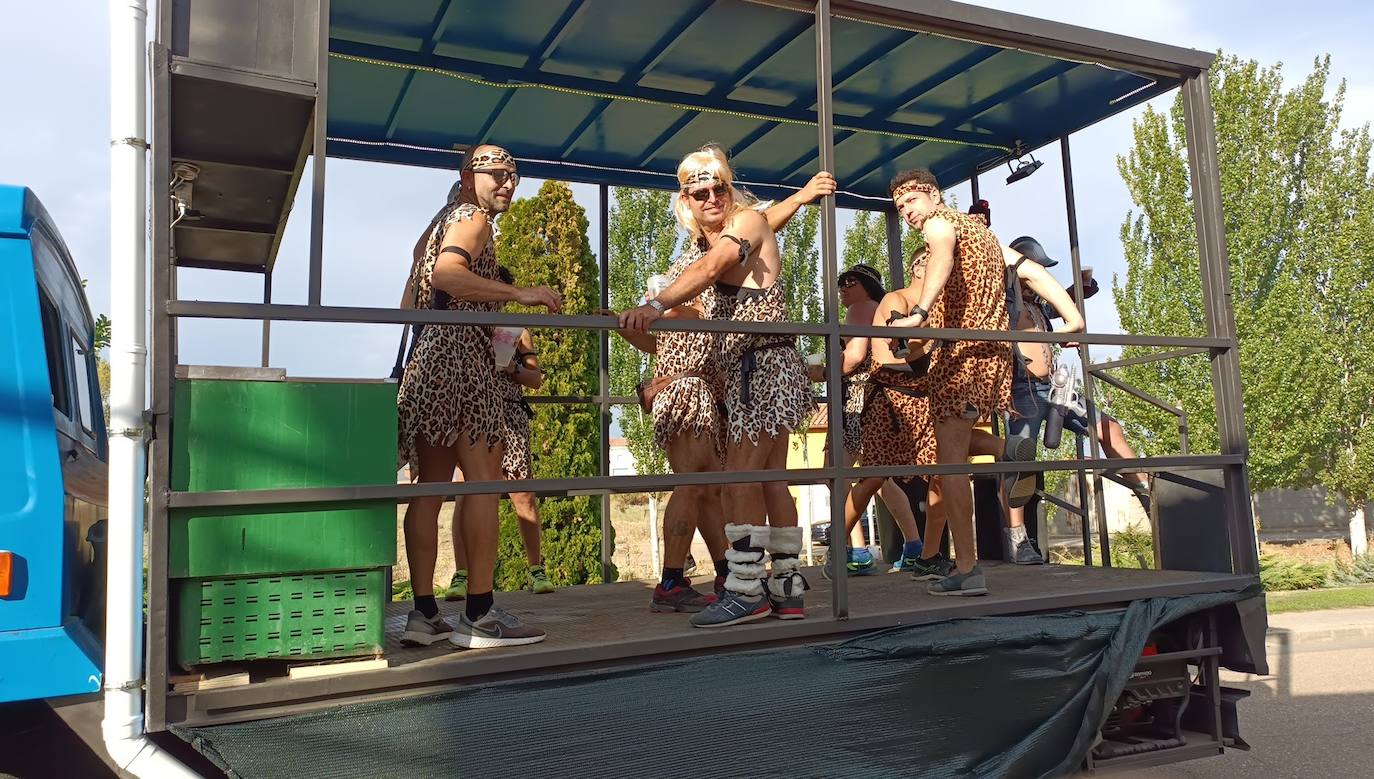 La localidad celebra su fiesta de la alubia con un gran desfile de carrozas llenas de color y nueva normalidad