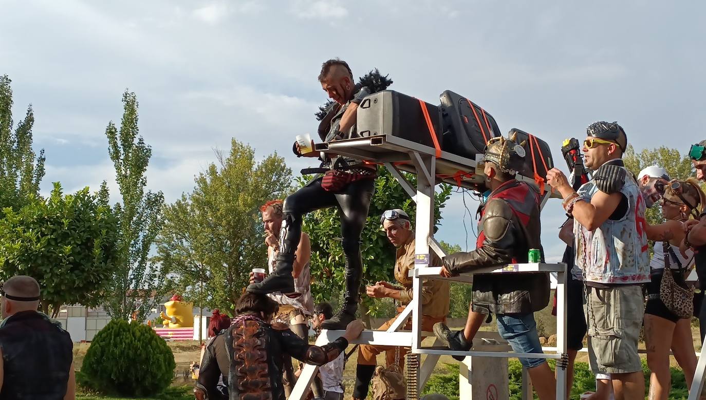 La localidad celebra su fiesta de la alubia con un gran desfile de carrozas llenas de color y nueva normalidad