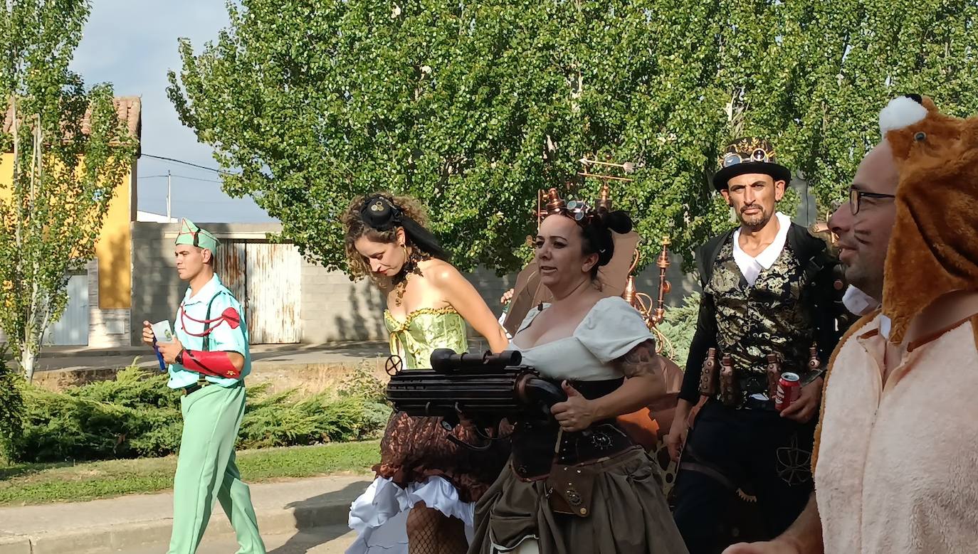 La localidad celebra su fiesta de la alubia con un gran desfile de carrozas llenas de color y nueva normalidad