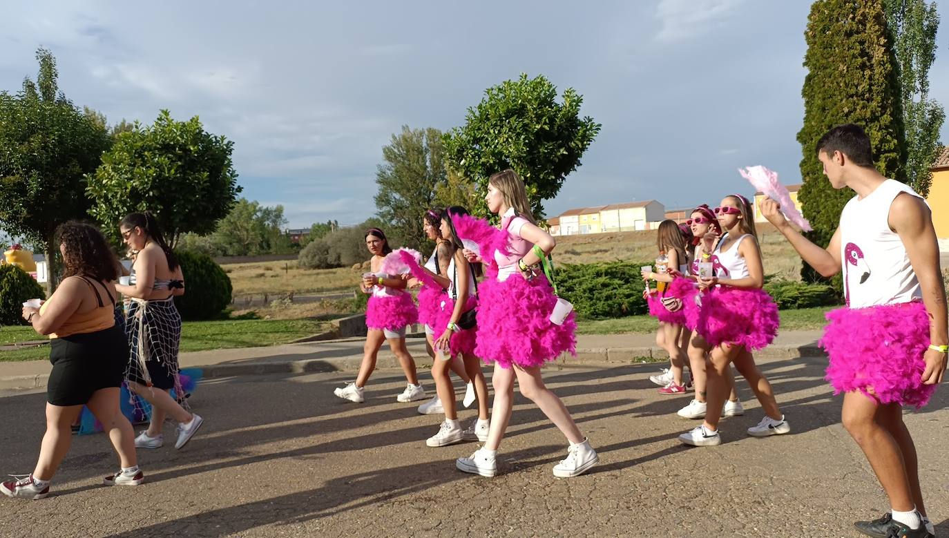 La localidad celebra su fiesta de la alubia con un gran desfile de carrozas llenas de color y nueva normalidad