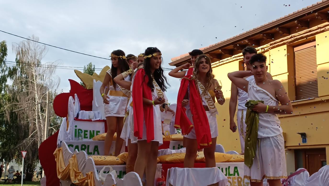 La localidad celebra su fiesta de la alubia con un gran desfile de carrozas llenas de color y nueva normalidad