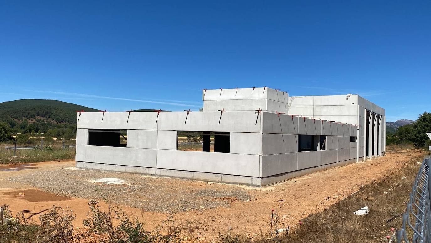 El parque de bomberos de Cistierna aún tiene las obras paralizadas. 