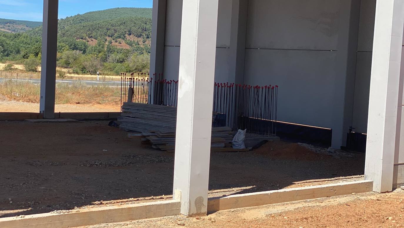 El parque de bomberos de Cistierna aún tiene las obras paralizadas. 