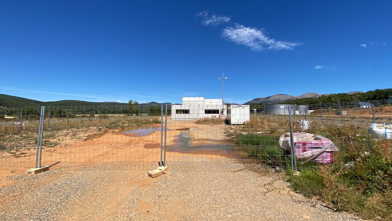 El parque de bomberos de Cistierna aún tiene las obras paralizadas. 