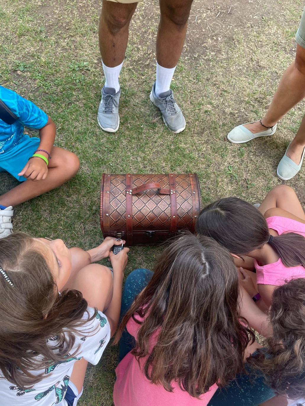 En ese espacio abierto y de la mano del Ayuntamiento de León se puede disfrutar de otra forma del verano: ahora participando en un escape street que hace las delicias de los más aventureros 