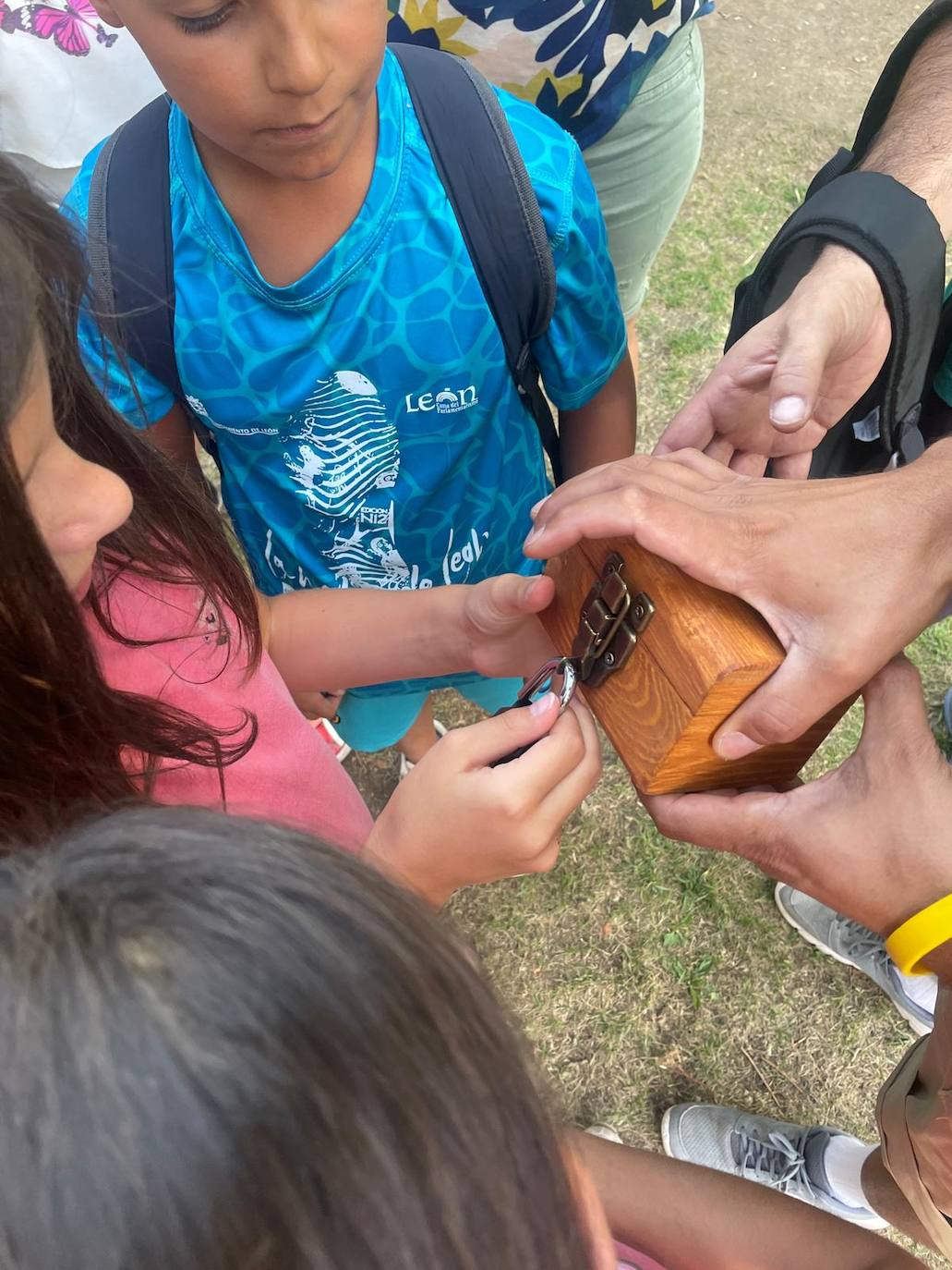 En ese espacio abierto y de la mano del Ayuntamiento de León se puede disfrutar de otra forma del verano: ahora participando en un escape street que hace las delicias de los más aventureros 