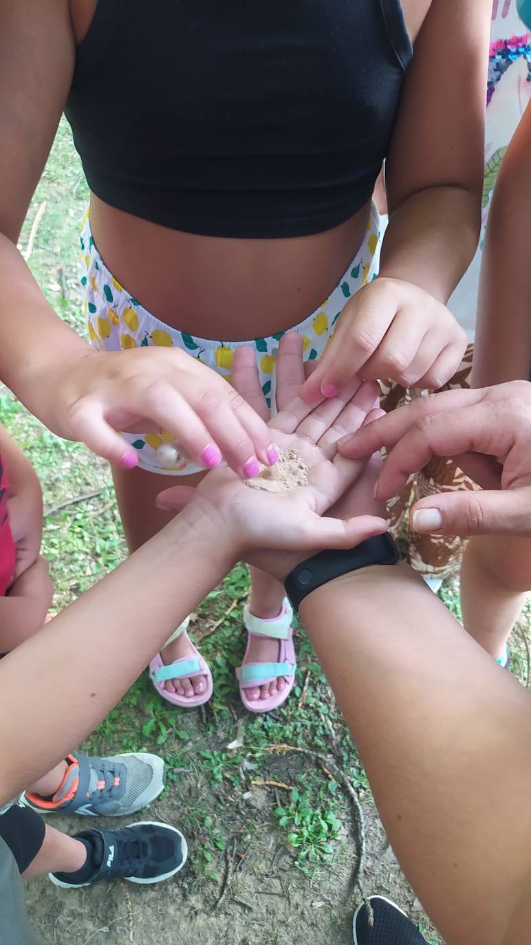 En ese espacio abierto y de la mano del Ayuntamiento de León se puede disfrutar de otra forma del verano: ahora participando en un escape street que hace las delicias de los más aventureros 