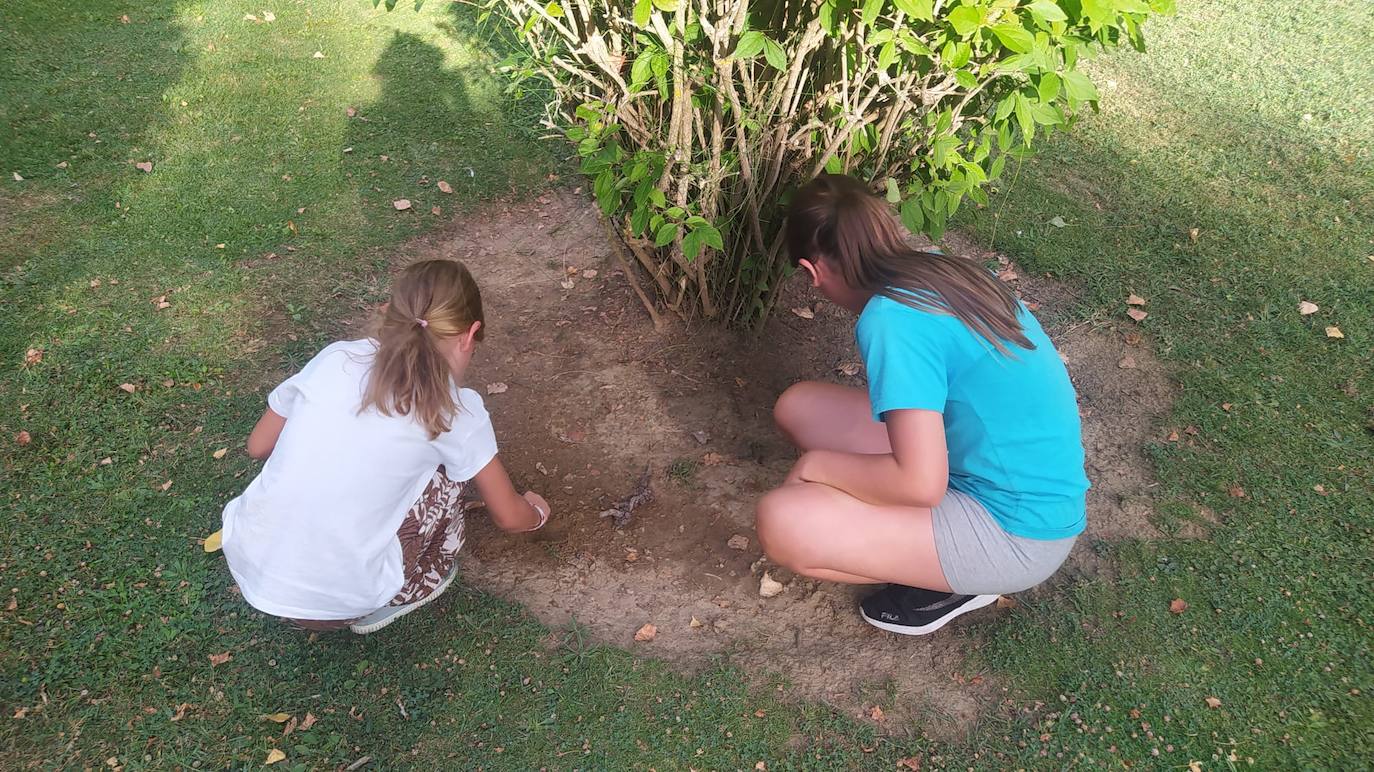 En ese espacio abierto y de la mano del Ayuntamiento de León se puede disfrutar de otra forma del verano: ahora participando en un escape street que hace las delicias de los más aventureros 
