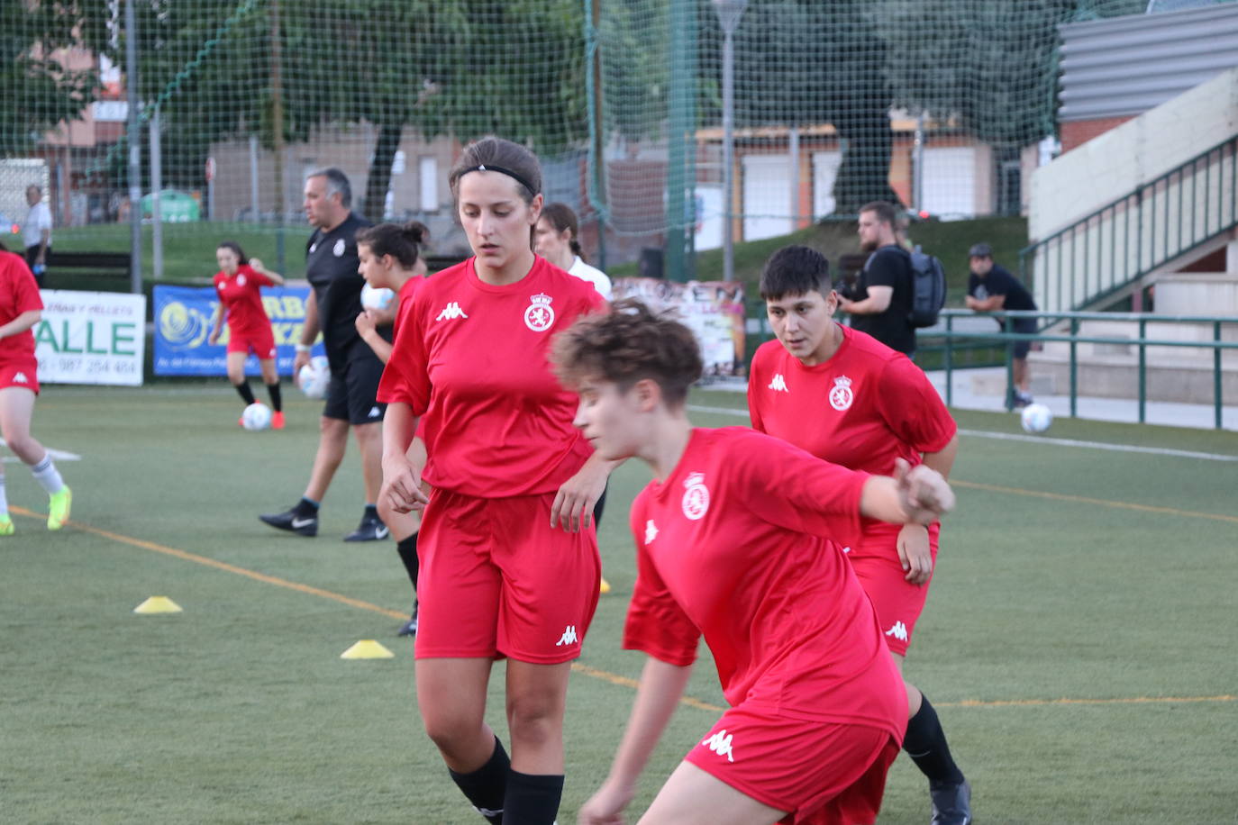 Imágenes del primer entrenamiento de la Cultural Femenina