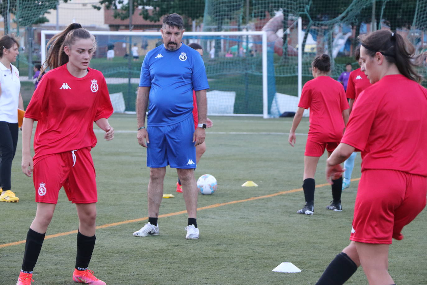 Imágenes del primer entrenamiento de la Cultural Femenina