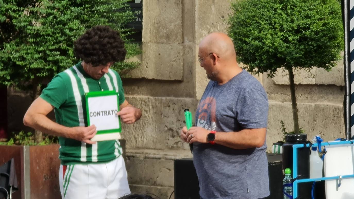 Cuando el circo vuelve al camino: Concedeclown, una pareja tremenda en León capital. El centro de la ciudad acoge un nuevo ciclo de 'Circo en el Camino' con ocho espectáculos de humor, fantasía y acrobacias que hacen las delicias a pie de calle. 'Los titirilelos', de la mano de Concedeclown, reestrenan esta cita urbana con enorme acogida. 