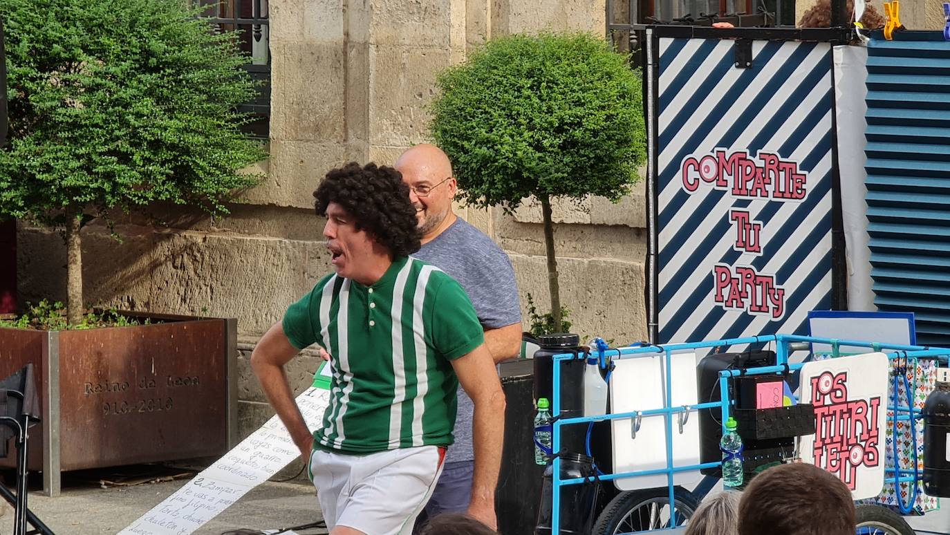 Cuando el circo vuelve al camino: Concedeclown, una pareja tremenda en León capital. El centro de la ciudad acoge un nuevo ciclo de 'Circo en el Camino' con ocho espectáculos de humor, fantasía y acrobacias que hacen las delicias a pie de calle. 'Los titirilelos', de la mano de Concedeclown, reestrenan esta cita urbana con enorme acogida. 