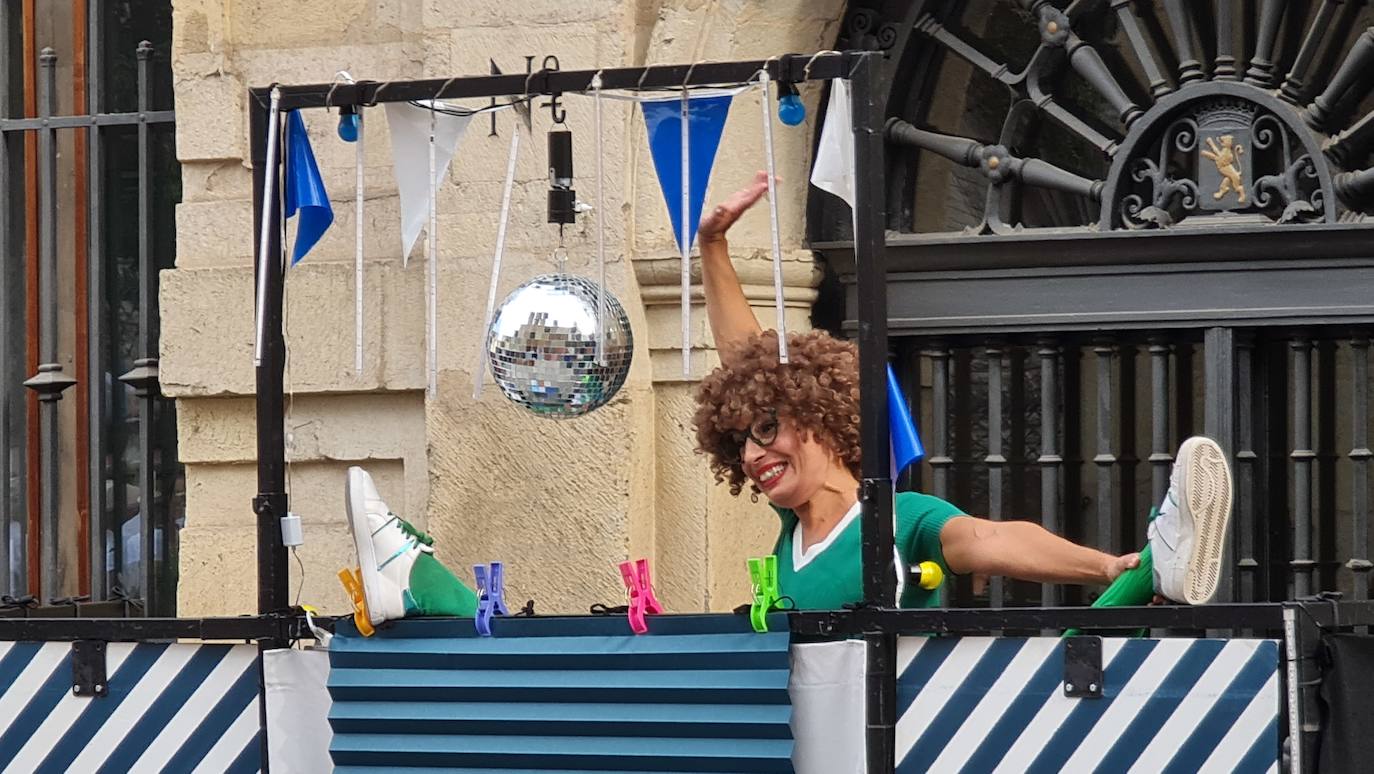 Cuando el circo vuelve al camino: Concedeclown, una pareja tremenda en León capital. El centro de la ciudad acoge un nuevo ciclo de 'Circo en el Camino' con ocho espectáculos de humor, fantasía y acrobacias que hacen las delicias a pie de calle. 'Los titirilelos', de la mano de Concedeclown, reestrenan esta cita urbana con enorme acogida. 