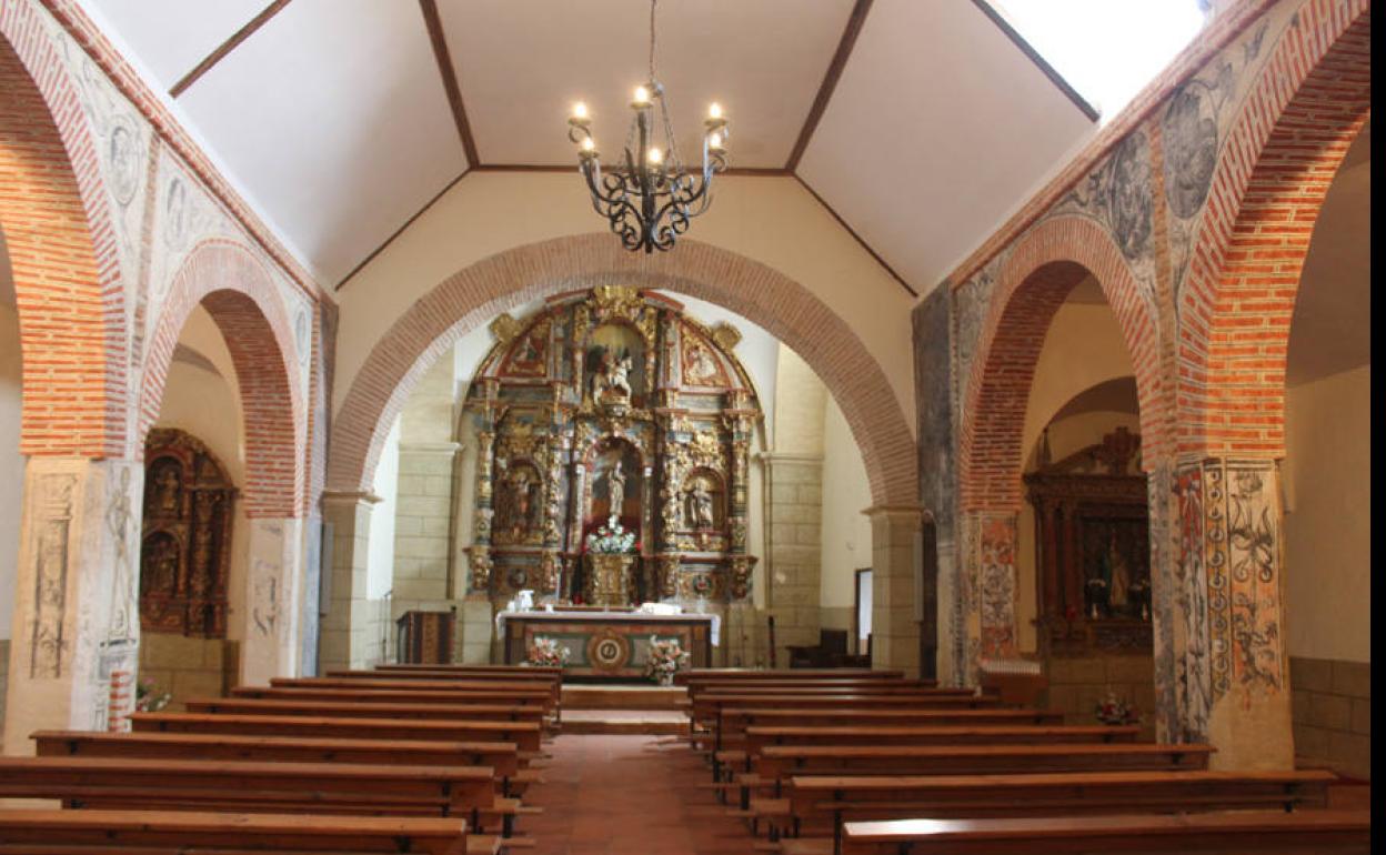 La nave central de la iglesia de Villacintor.