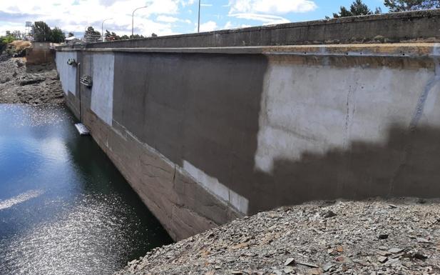 Obras en la presa de Villameca.