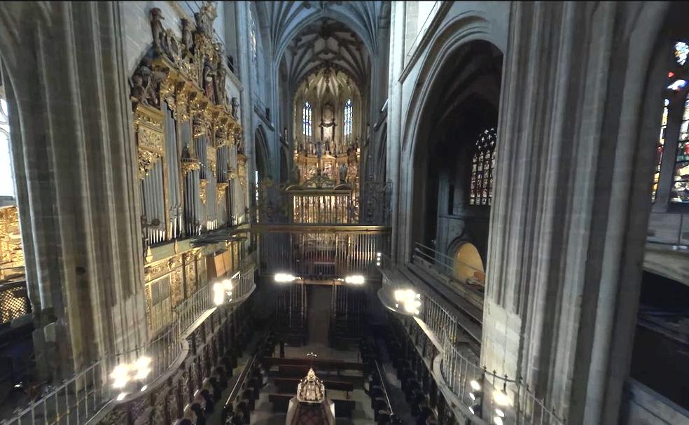 Imagen de la Catedral de Astorga desde encima del coro. 