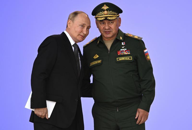 El presidente ruvo, Vladimir Putin, y el ministro de Defensa, Sergei Shoigu, en la presentación de los International Army Games.