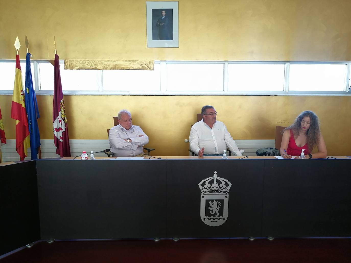 La delegada territorial de la Junta en León, Ester Muñoz, ha visitado el municipio de Sariegos para comprobar el estado de las diferentes actuaciones acometidas con cargo a presupuestos de la Junta de Castilla y León que asciende a 836.000 euros en los dos últimos años