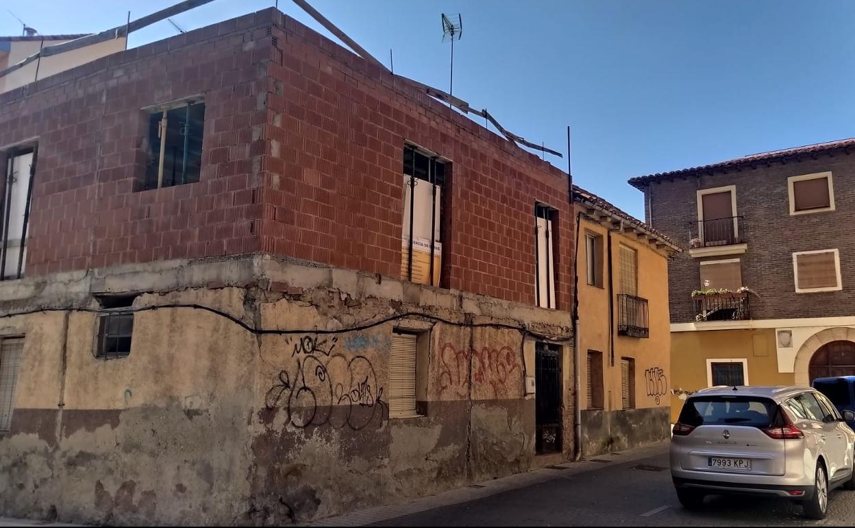 IU pide al Ayuntamiento que intervenga en los edificios del barrio de Santa Marina.