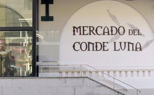 Imagen de la entrada del Mercado Conde Luna, cuya reforma se iniciará a principios de septiembre.