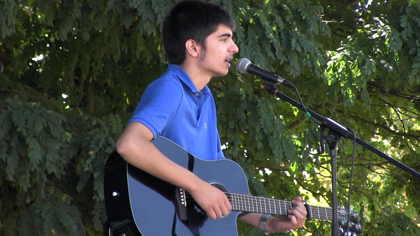 Decenas de asistentes al 'Movidaquilambre'.