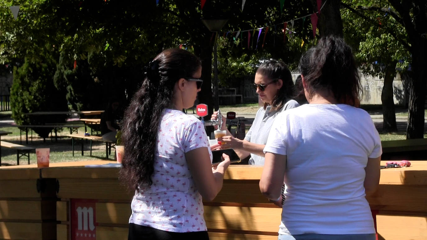 Decenas de asistentes al 'Movidaquilambre'.