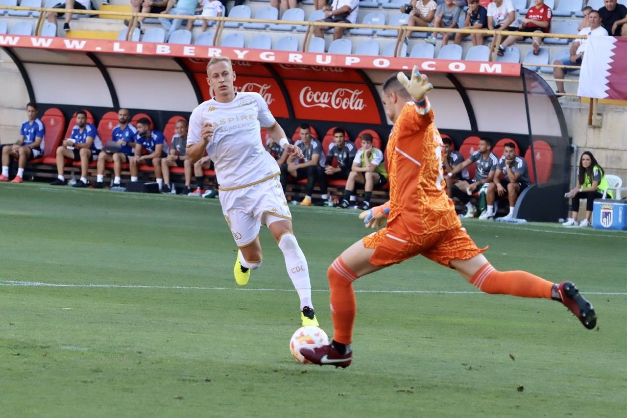 El Reino de León ha acogido la primera jornada de la Primera RFEF con el duelo entre la Cultural de Docampo y el Badajoz