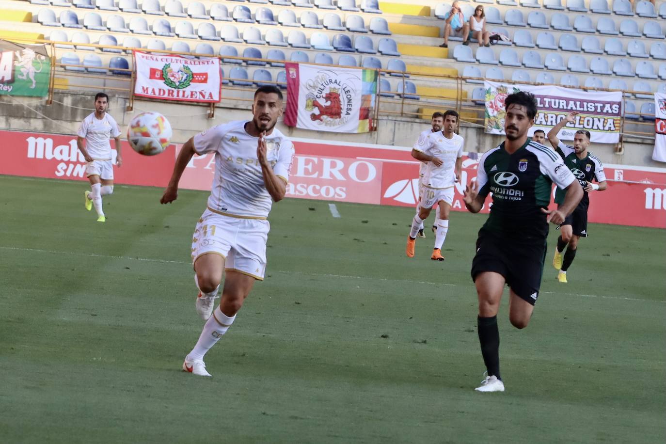 El Reino de León ha acogido la primera jornada de la Primera RFEF con el duelo entre la Cultural de Docampo y el Badajoz