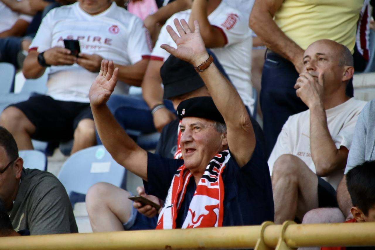 El Reino de León ha acogido la primera jornada de la Primera RFEF con el duelo entre la Cultural de Docampo y el Badajoz