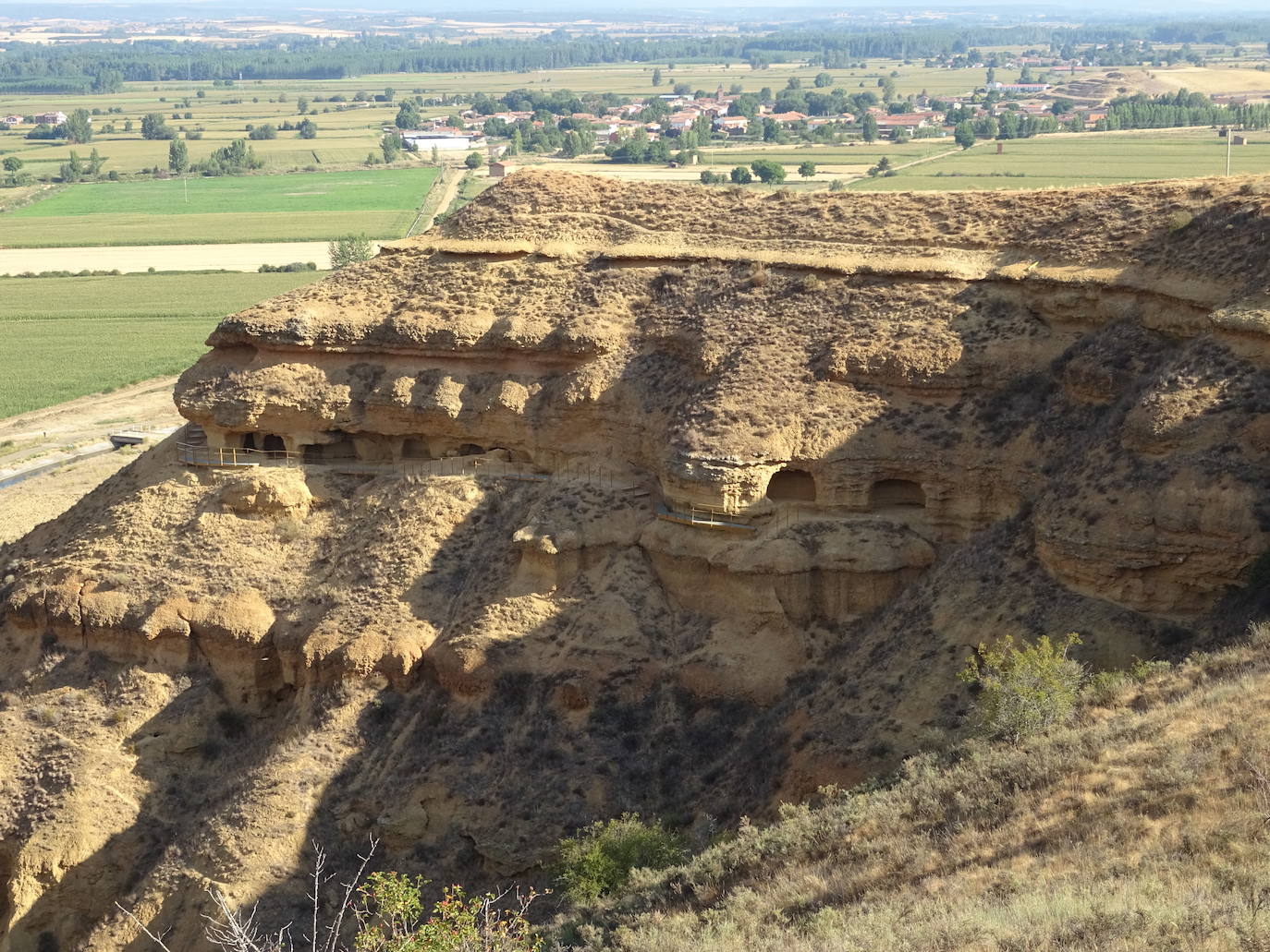 Panorámica de las cuevas de Villasabariego.