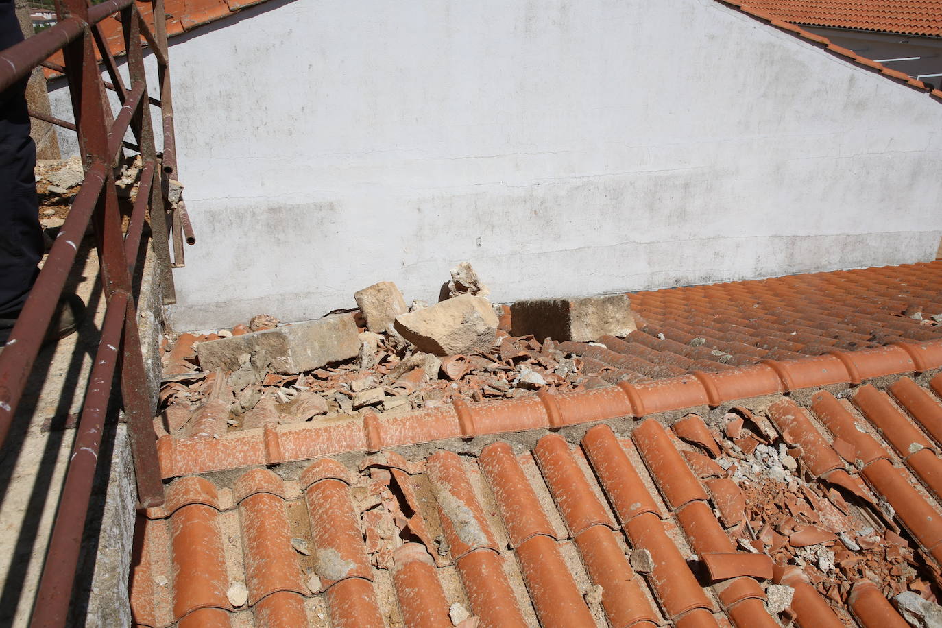 Así ha quedado la iglesia del siglo XIII de Alcañices (Zamora) en la que cayó un rayo la mañana de este lunes