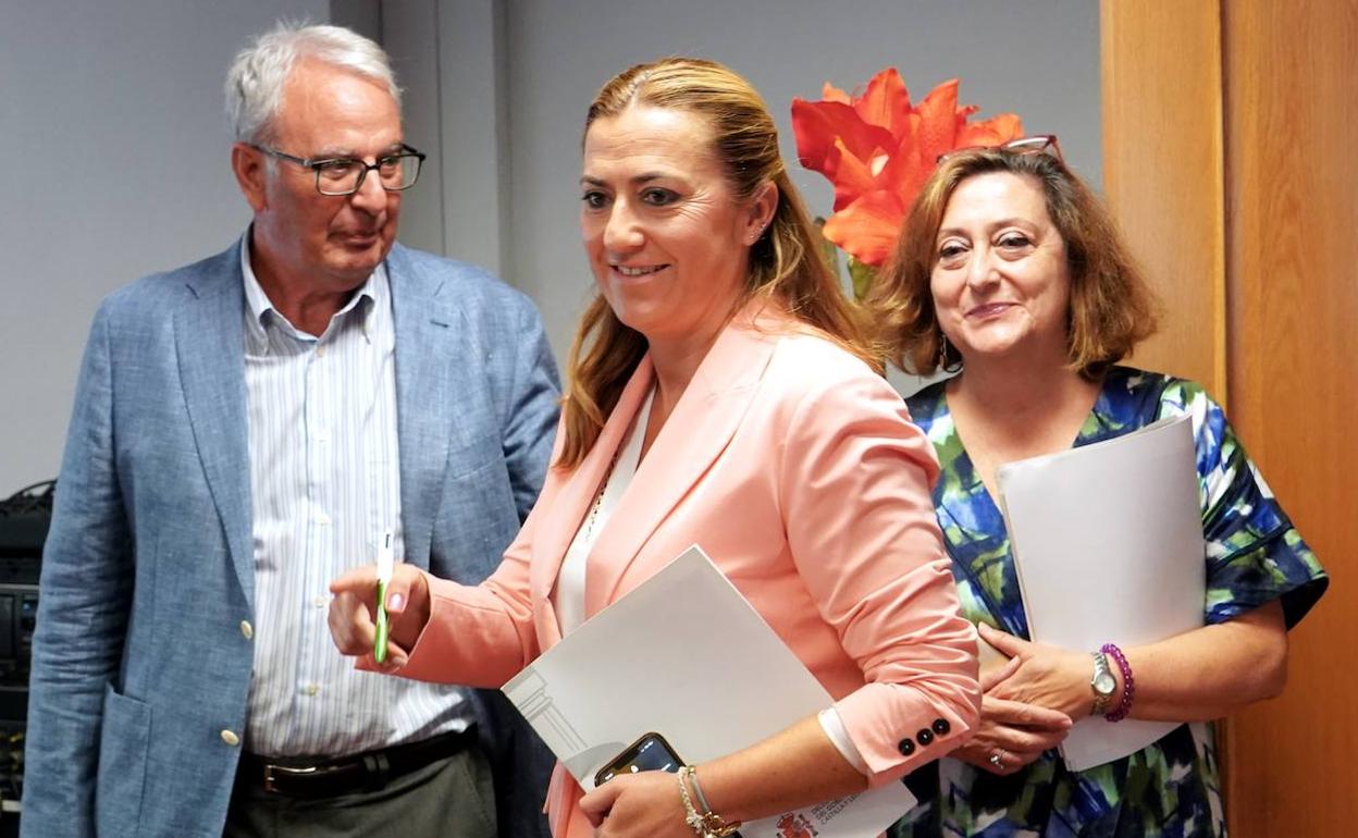 Virginia Barcones presenta en Valladolid el programa del Ministerio de Educación Aula Mentor que extiende una red de más de cien centros en Castilla y León..