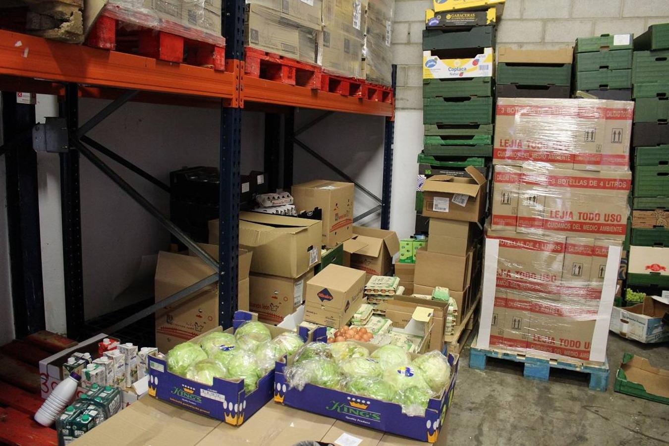 Productos en el almacén del Banco de Alimentos de León
