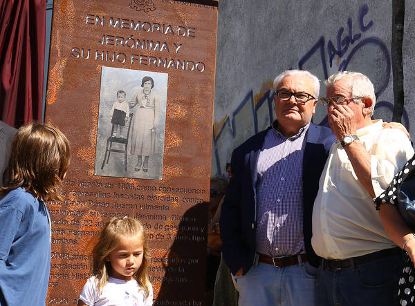 Acto de homenaje a Jerónima Blanco y Fernando Cabo, asesinados en 1936 en Ponferrada.