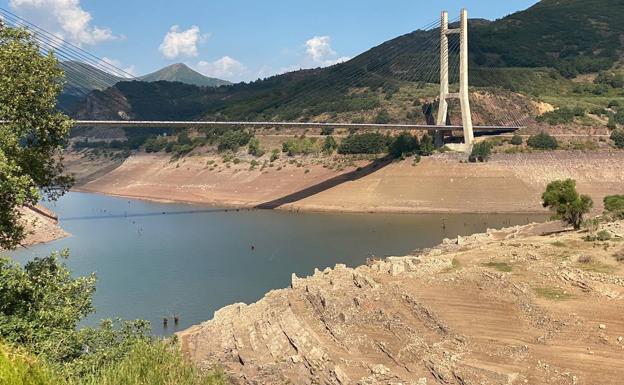 Galería. Los embalses en la provincia de León presentan las cifras más bajas de agua embalsada de los últimos años