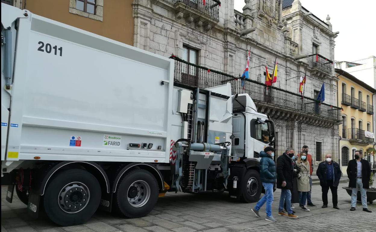 Imagen de archivo de la presentación de un nuevo camión de recogida de basuras de Ponferrada.