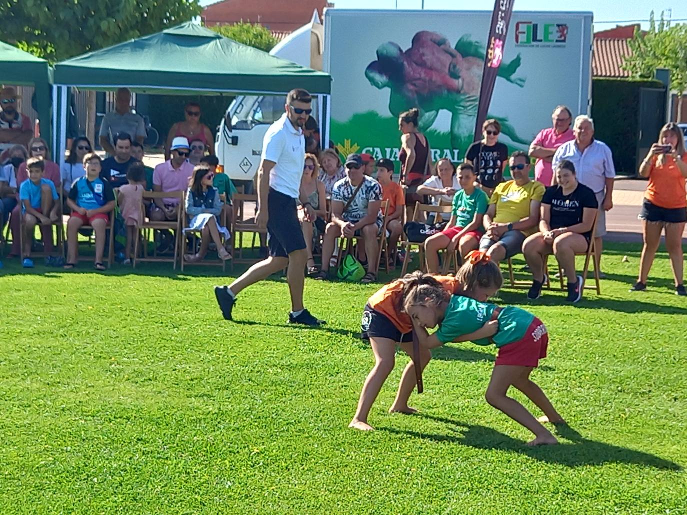 I Corro de Lucha Leonesa celebrado en Santa María del Páramo.