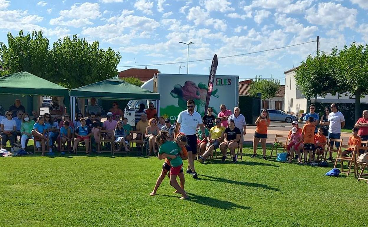 Gran éxito de participación en el I Corro de Lucha Leonesa celebrado en Santa María del Páramo