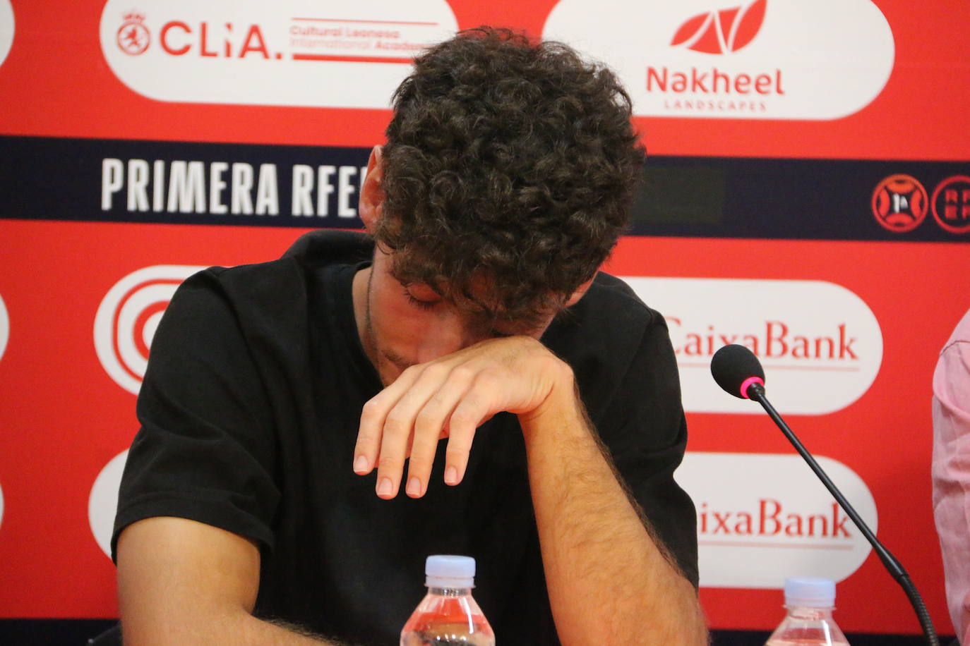 El futbolista leonés ha encontrado destino y saldrá del equipo capitalino tras un verano en el que se ha rumoreado mucho con su salida, que se va a un equipo de la misma categoría. La cláusula de rescisión del jugador leonés deja en la Cultural cerca de 200.000 euros. 