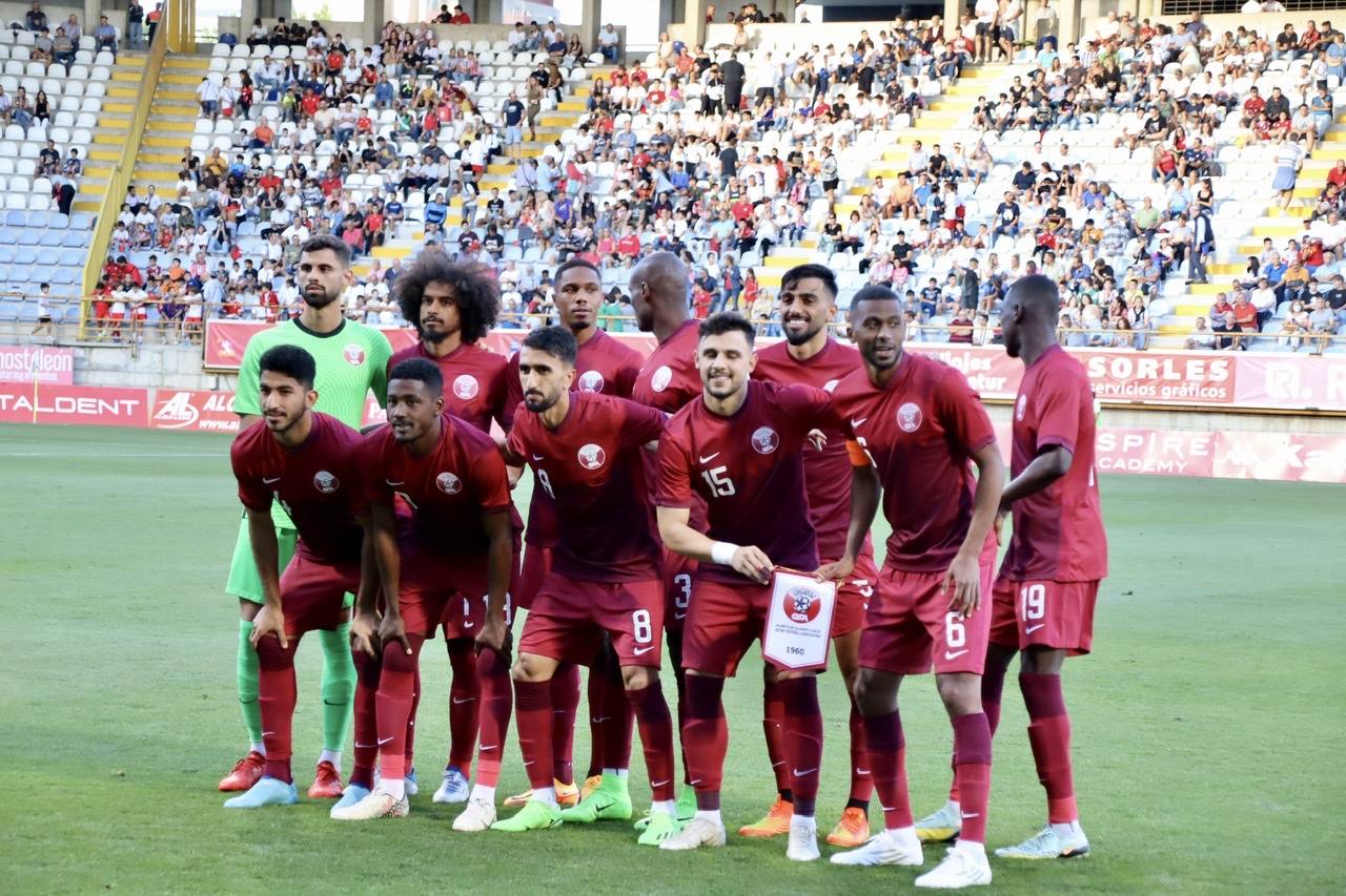 Nunca había ocurrido algo así. Y difícilmente volerá a suceder. A las 21:00 horas (hora catarí) miles de espetadores de Catar se congregaban ante sus televisores: juega su selección, la anfitriona en la Copa del Mundo. Y al otro lado, León, una tierra distante más de 5.000 kilómetros y en la que curiosamente una academia local (Aspire) es la propietaria del club. El fútbol une culturas.