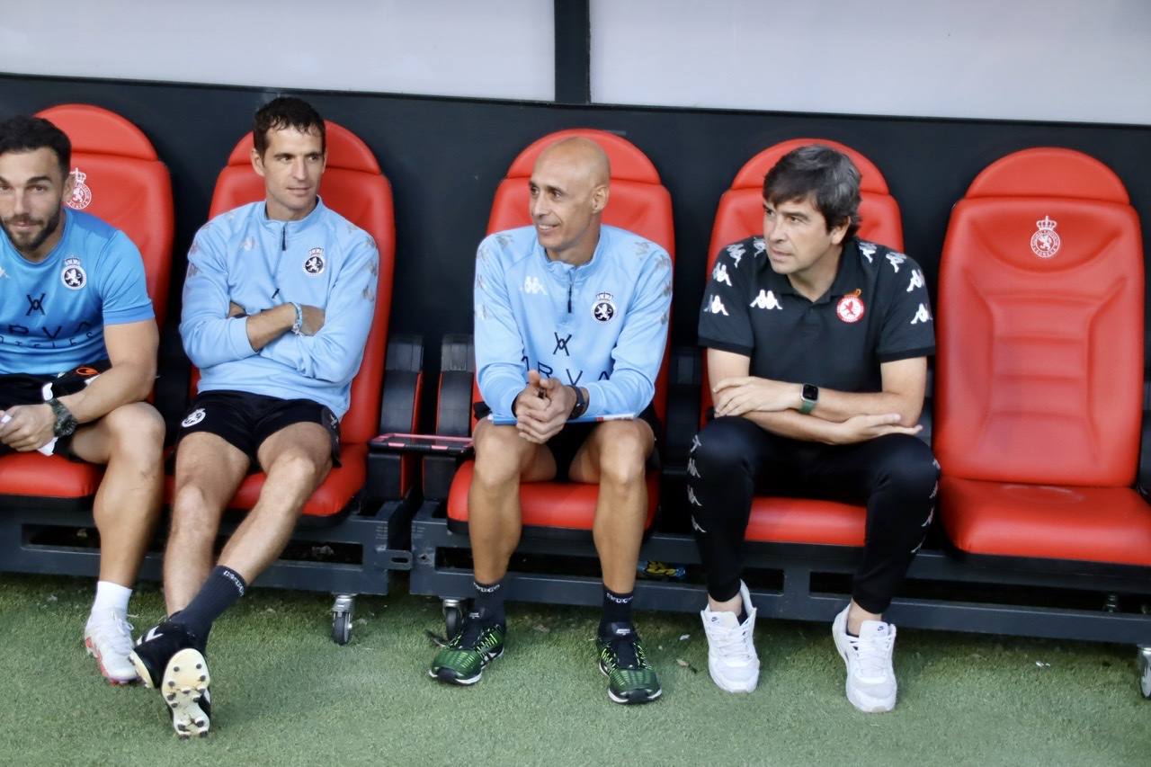 Nunca había ocurrido algo así. Y difícilmente volerá a suceder. A las 21:00 horas (hora catarí) miles de espetadores de Catar se congregaban ante sus televisores: juega su selección, la anfitriona en la Copa del Mundo. Y al otro lado, León, una tierra distante más de 5.000 kilómetros y en la que curiosamente una academia local (Aspire) es la propietaria del club. El fútbol une culturas.