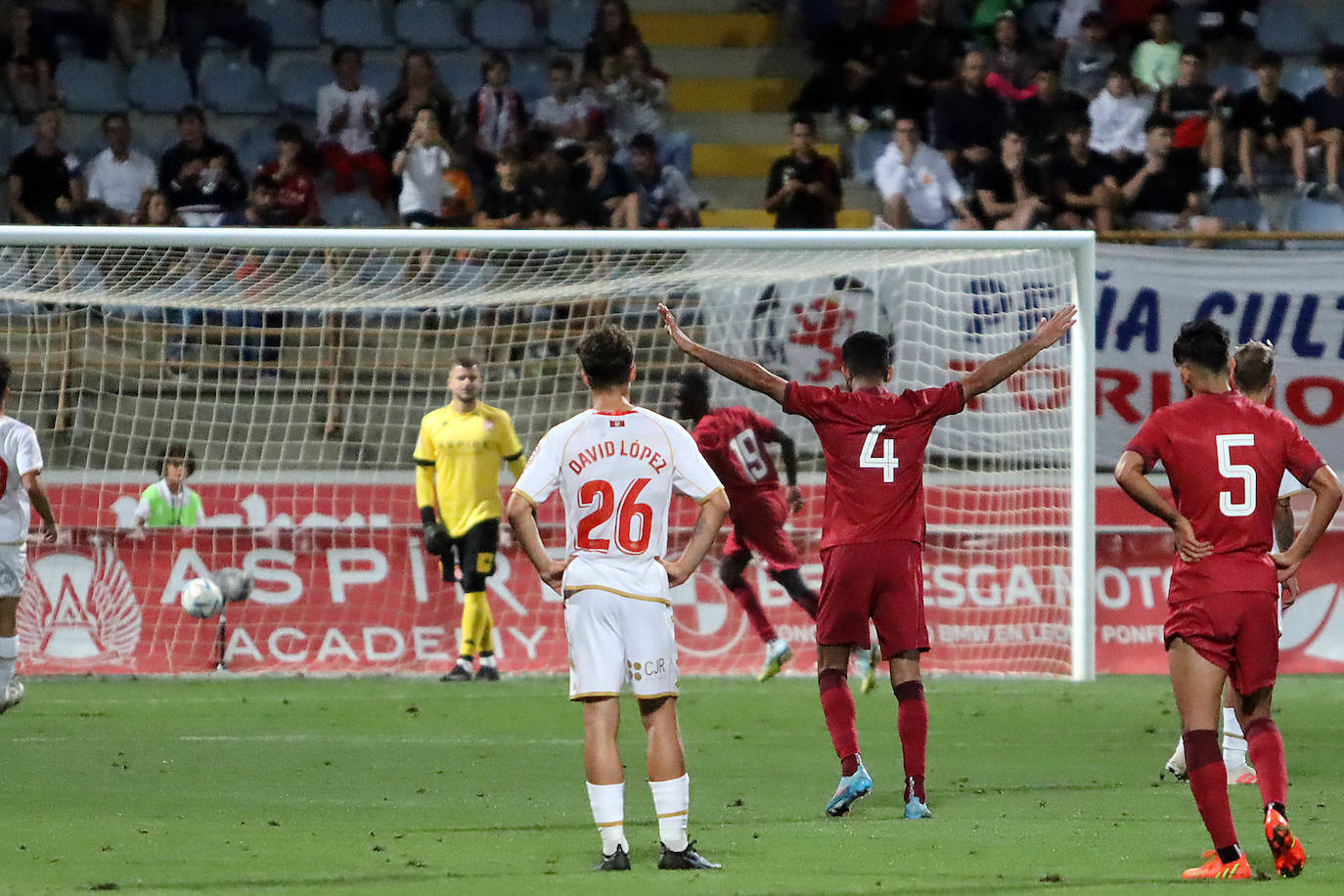 La Cultural disputa un histórico encuentro en el Reino de León ante la selección de Catar. Gran abiente en un duelo entre dos equipos con miras diferentes pero con mucho en común. 