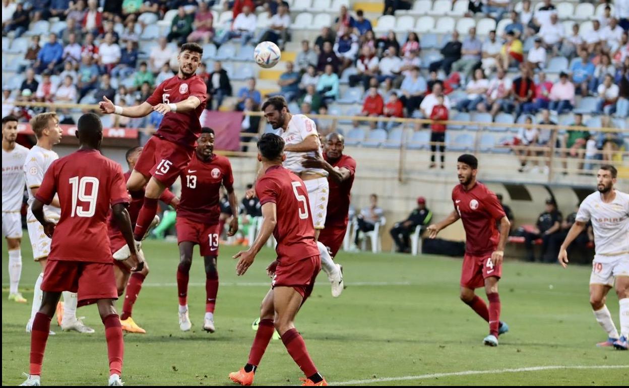 El Reino de León acogió el partido entre la Cultural y Deportiva Leonesa y la selecció nde Qatar. 