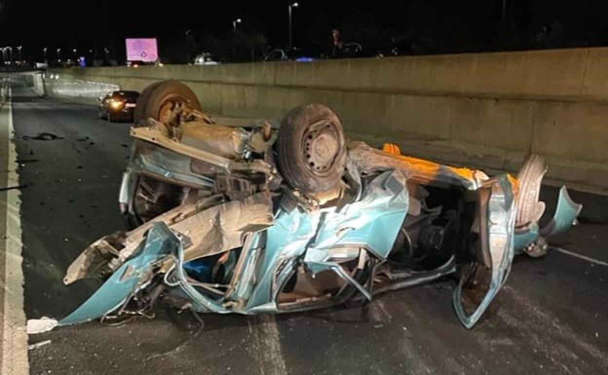 Como resultado del accidente el vehículo en el que viaja la persona fallecida dio varias vueltas de campana. 