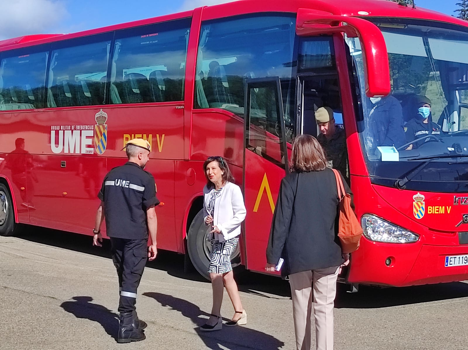 La ministra de Defensa descarta cerrar el campo de El Teleno: «El cambio climático está influyendo mucho en los incendios». Margarita Robles visita el V Batallón de la UME en la base militar leonesa de Conde Gazola: «Quiero poner en valor lo orgullosos que nos sentimos de la UME. León es una ciudad y una provincia para España, que hace muy grande nuestro país». 