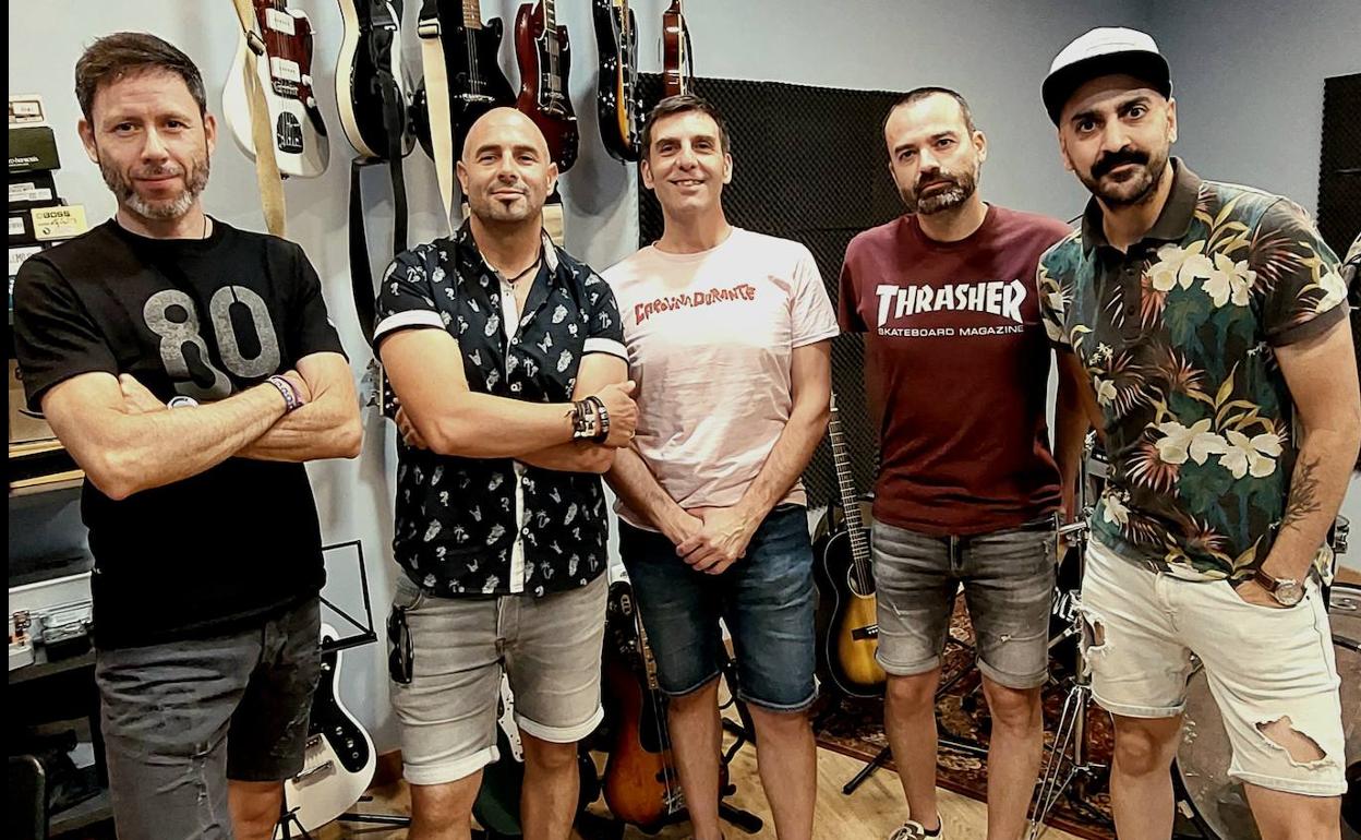 David Nievo, Alfredo Fernández, Marcos Alonso y David Franco, se han encerrado en el madrileño estudio 'El castillo alemán' durante varios días para grabar el adelanto de su nuevo trabajo. 