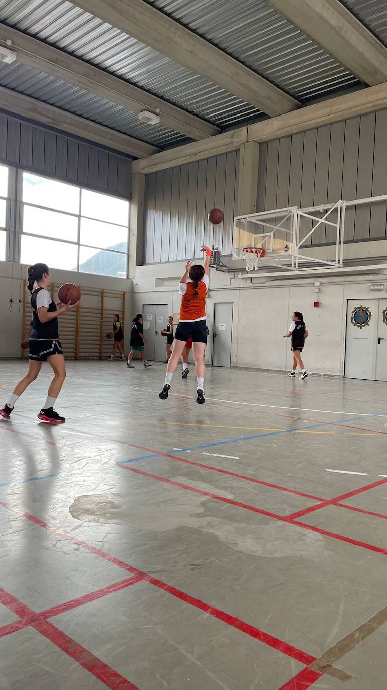 Los equipos masculinos y femeninos empiezan su puesta a punto en Villablino y Santa Lucía de Gordón